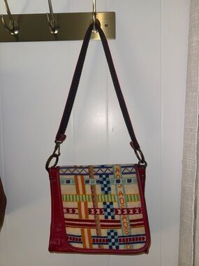 Vintage 1970s needlepoint Woven Pattern Crossbody Bag